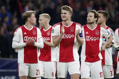 阿贾克斯欧冠悲歌:从辉煌到深渊的坠落