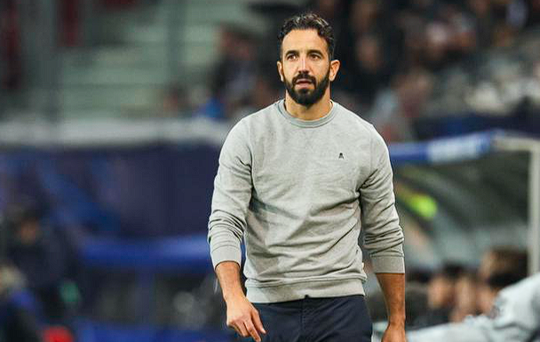 曼联换帅风波:阿莫林下课背后的战术理念冲突